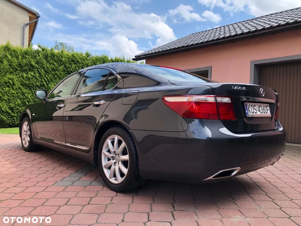 Lexus LS 460 AWD - 18