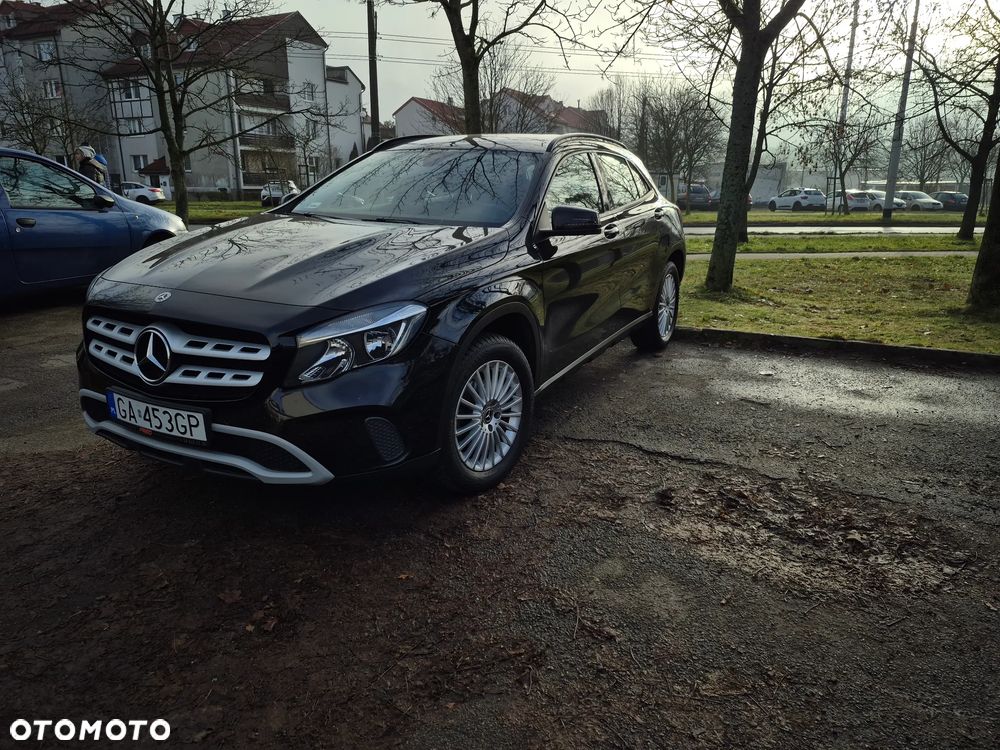 Mercedes-Benz GLA 180 7G-DCT - 1