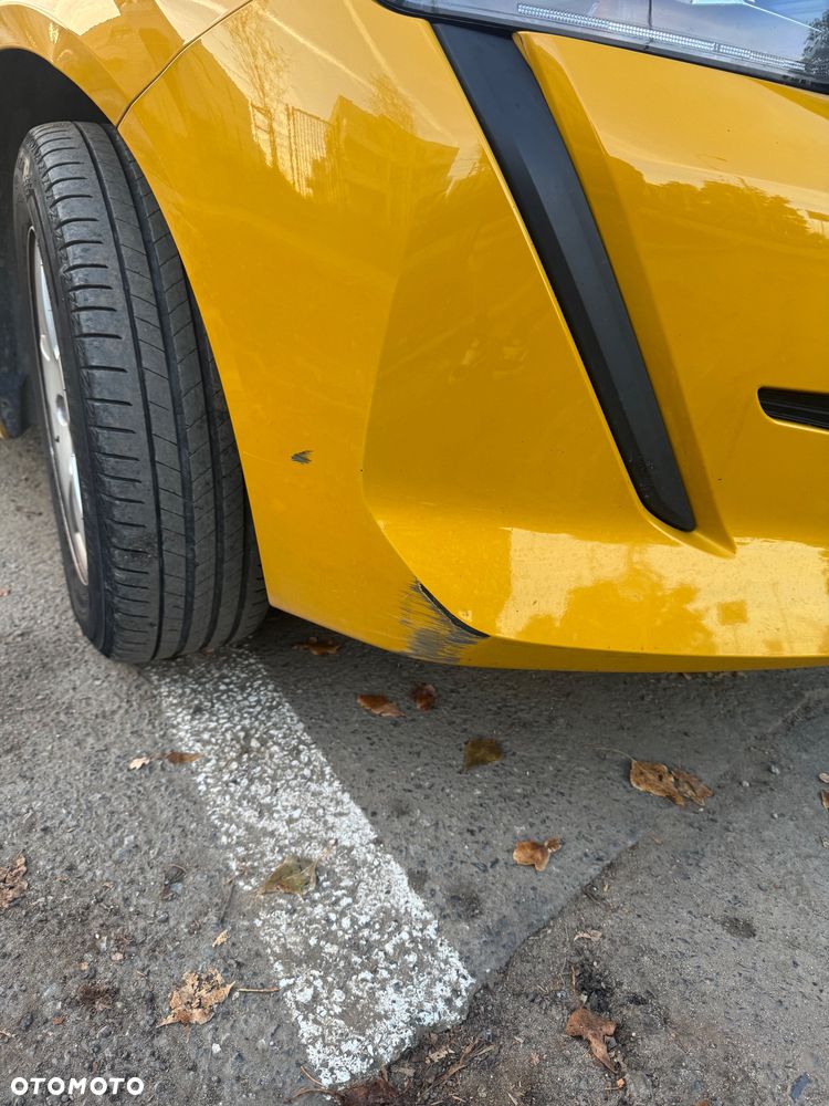 Peugeot 208 - 8