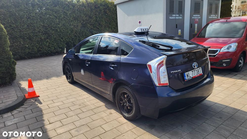 Toyota Prius (Hybrid) - 2
