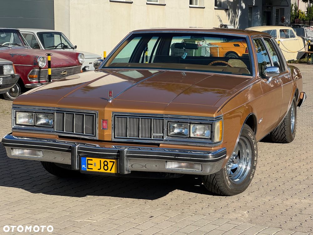 Oldsmobile Delta 88 - 1
