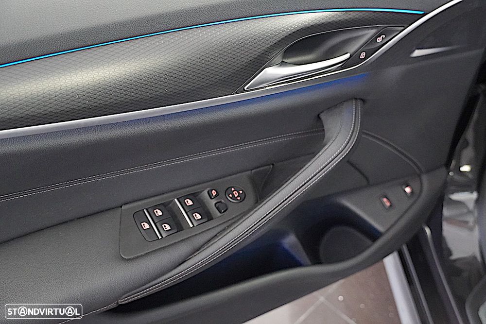 BMW 530 e Pack M - 16