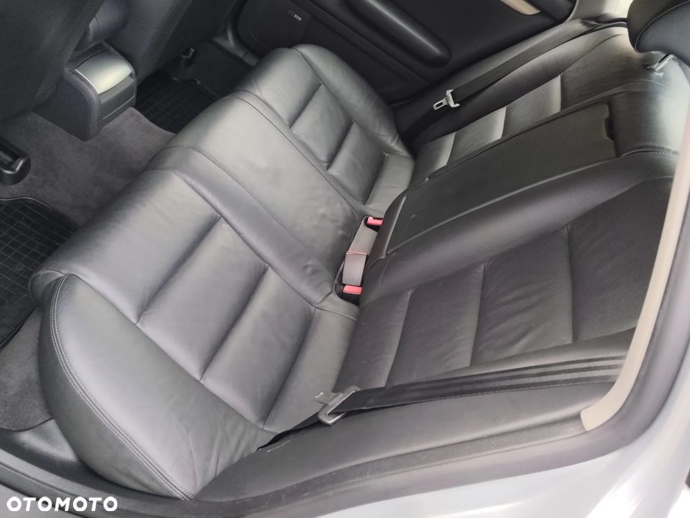 Audi A4 Limousine - 10