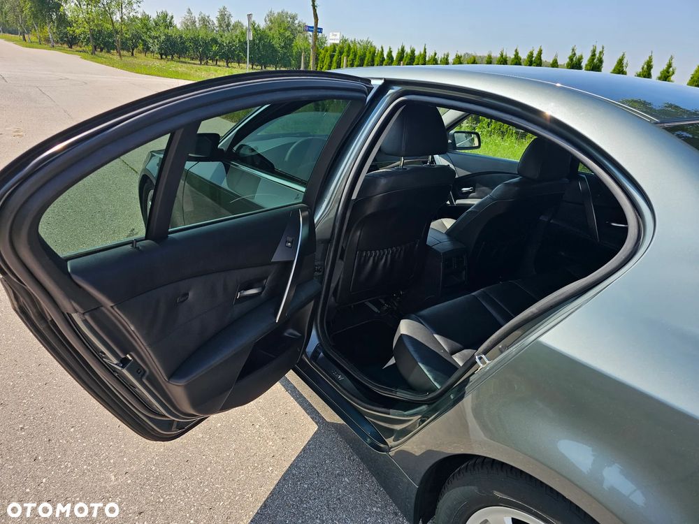 BMW Seria 5 520i - 11