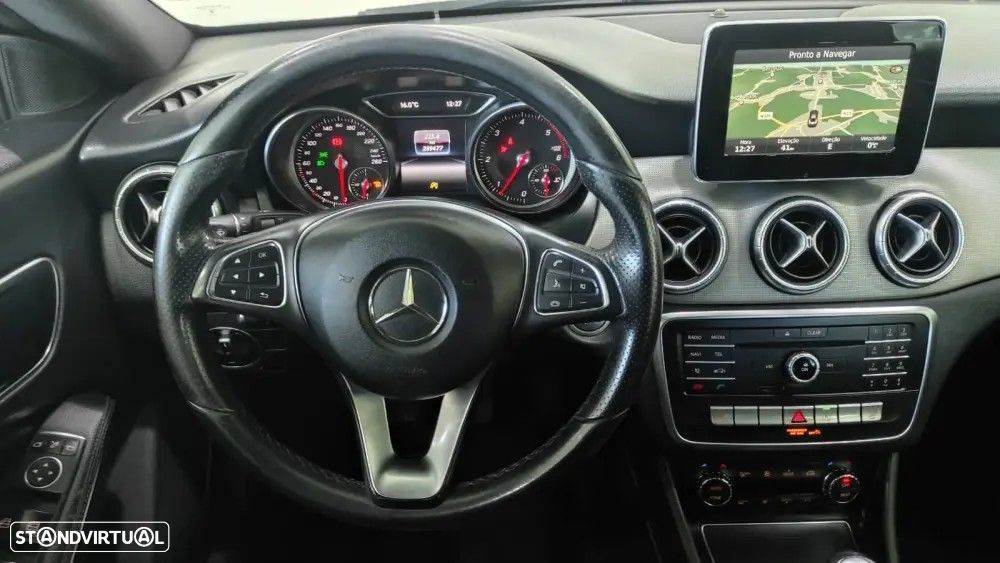 Mercedes-Benz CLA 200 d Shooting Brake AMG Line - 10