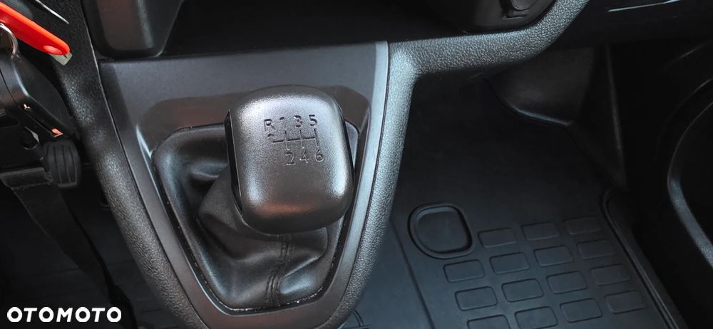 Opel Vivaro - 18