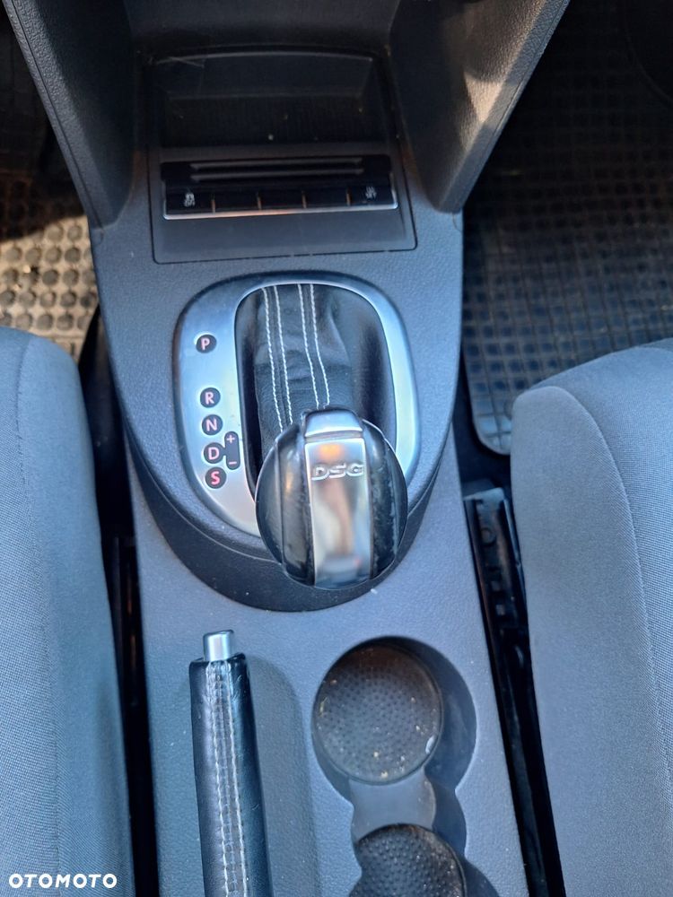 Volkswagen Touran 2.0 TDI DPF DSG MATCH - 12