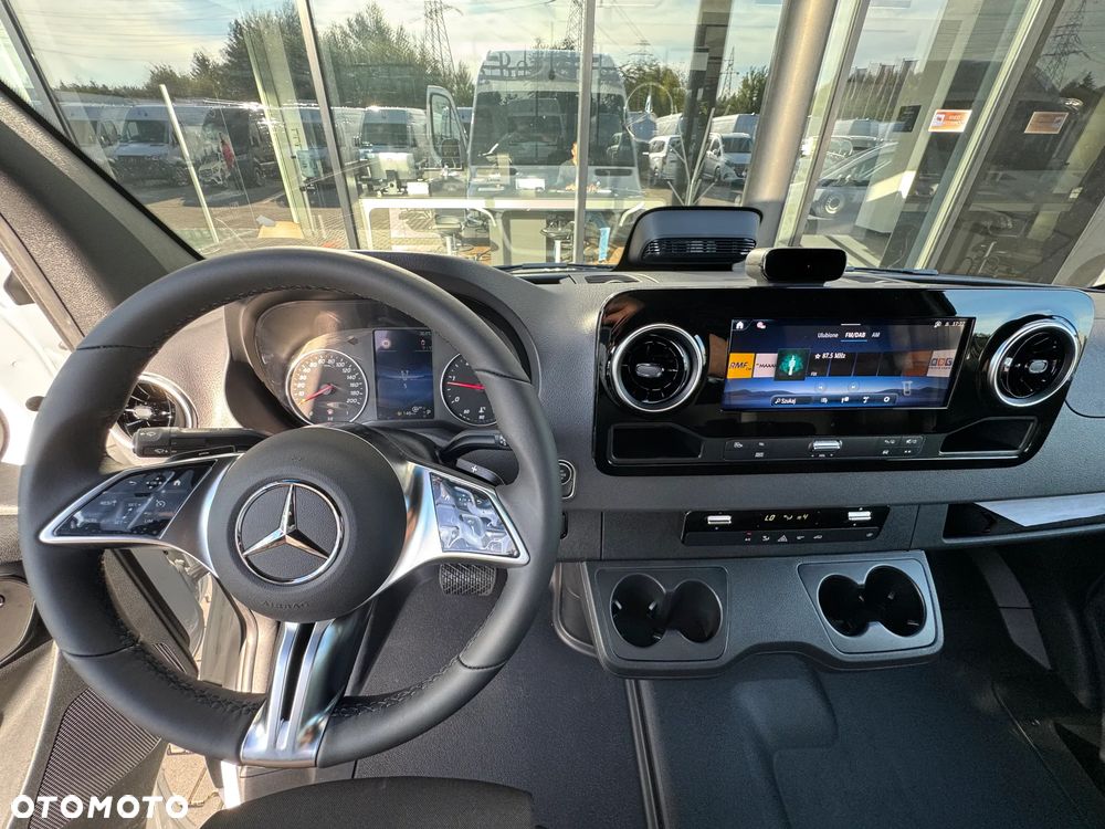Mercedes-Benz Sprinter 319 CDI - 24