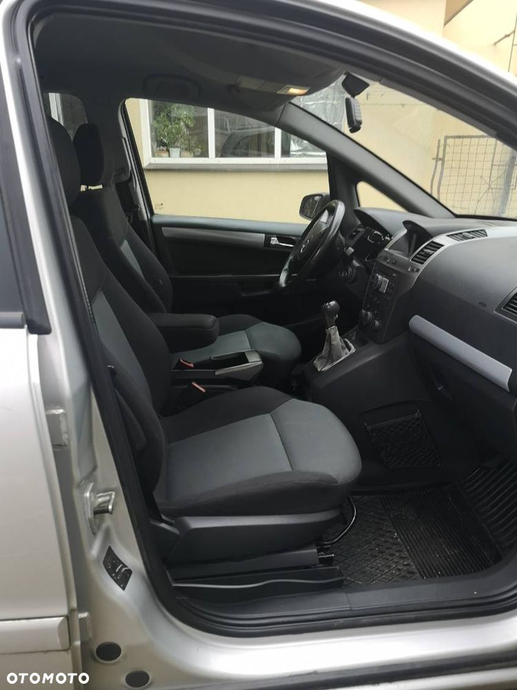 Opel Zafira 1.6 Elegance - 1