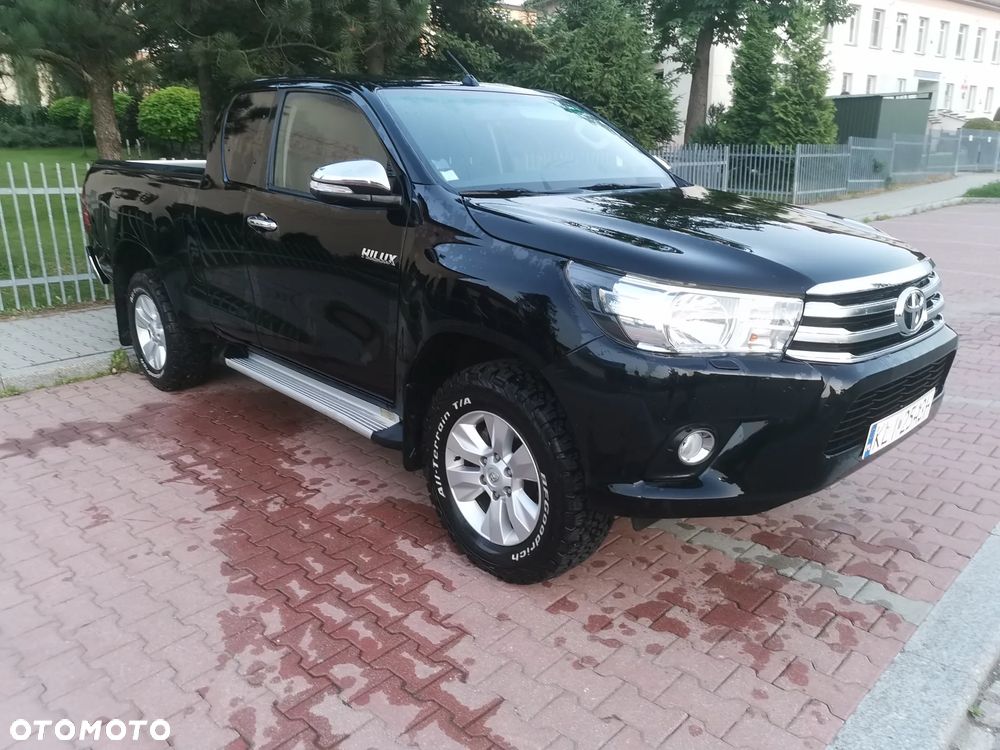 Toyota Hilux 2.4 D-4D Extra Cab DLX 4x4 - 1