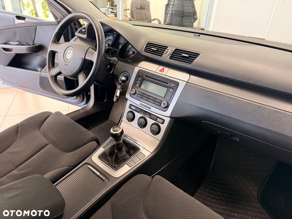 Volkswagen Passat - 24
