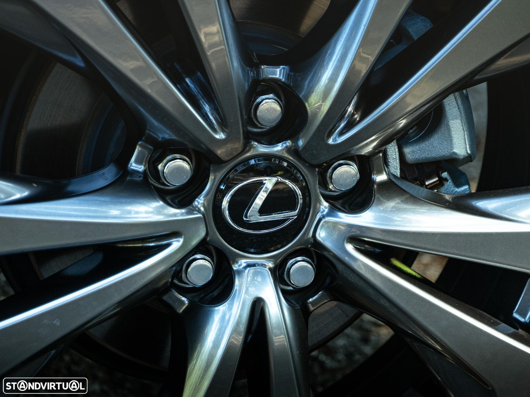 Lexus ux-250h Sport - 40