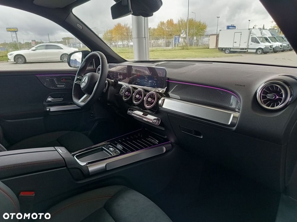 Mercedes-Benz GLB - 11