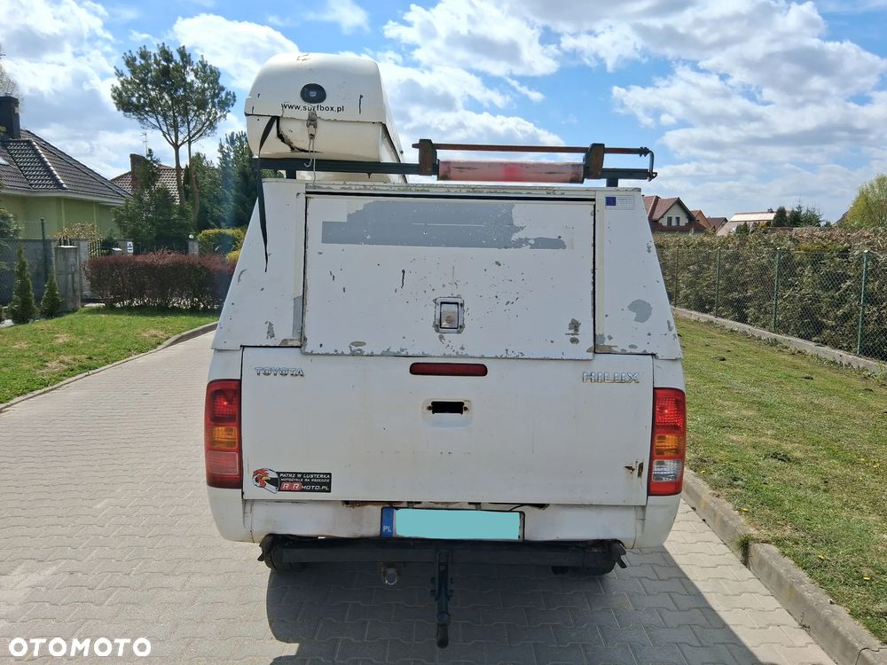 Toyota Hilux 2.5 D-4D DLX - 11