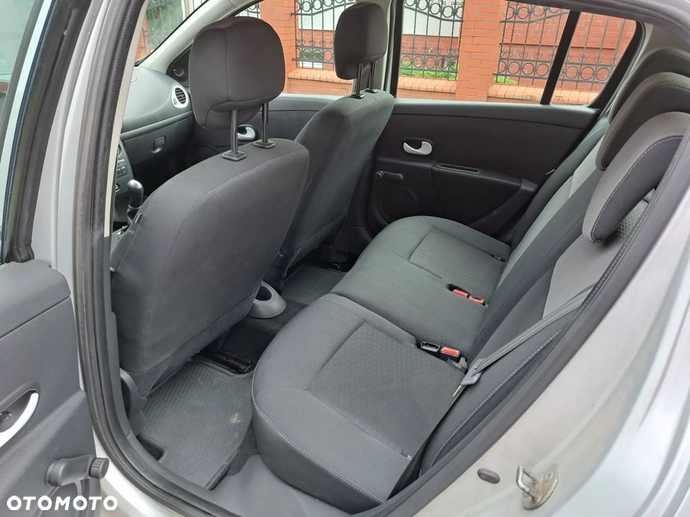 Renault Clio - 12