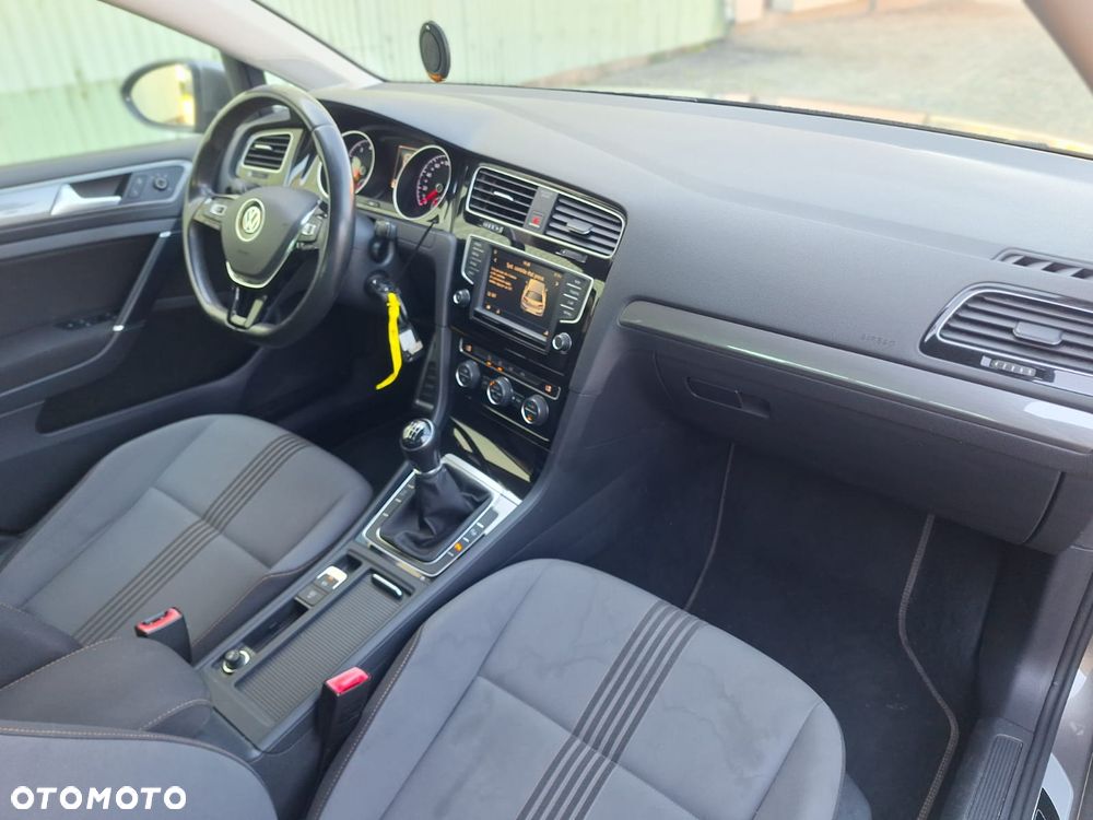 Volkswagen Golf - 6