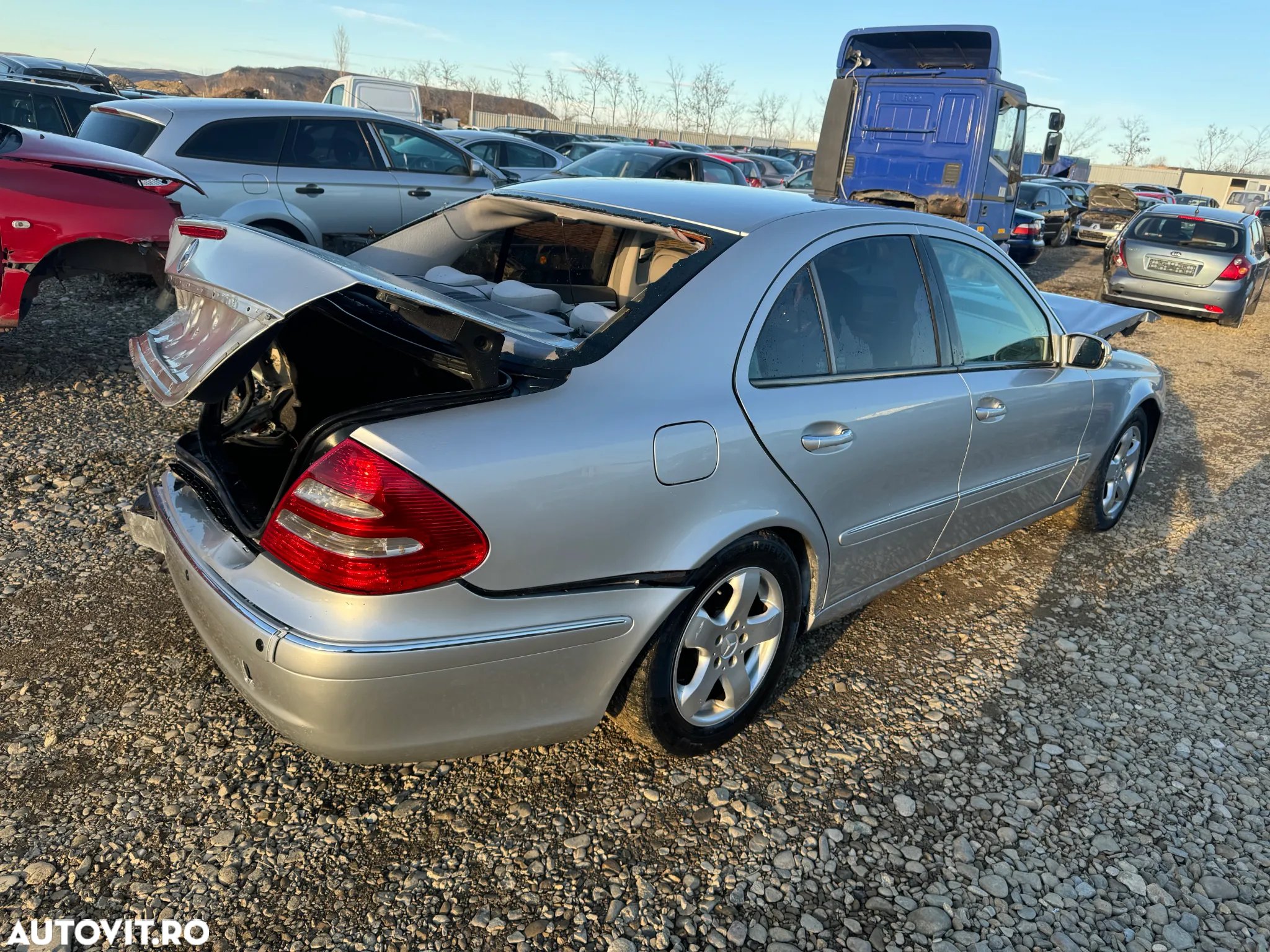Dezmembram  Mercedes E220 W211 an 2005 2.2d automat - 4