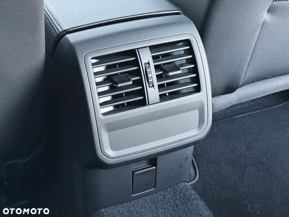 Volkswagen Passat 2.0 TSI Elegance DSG - 32
