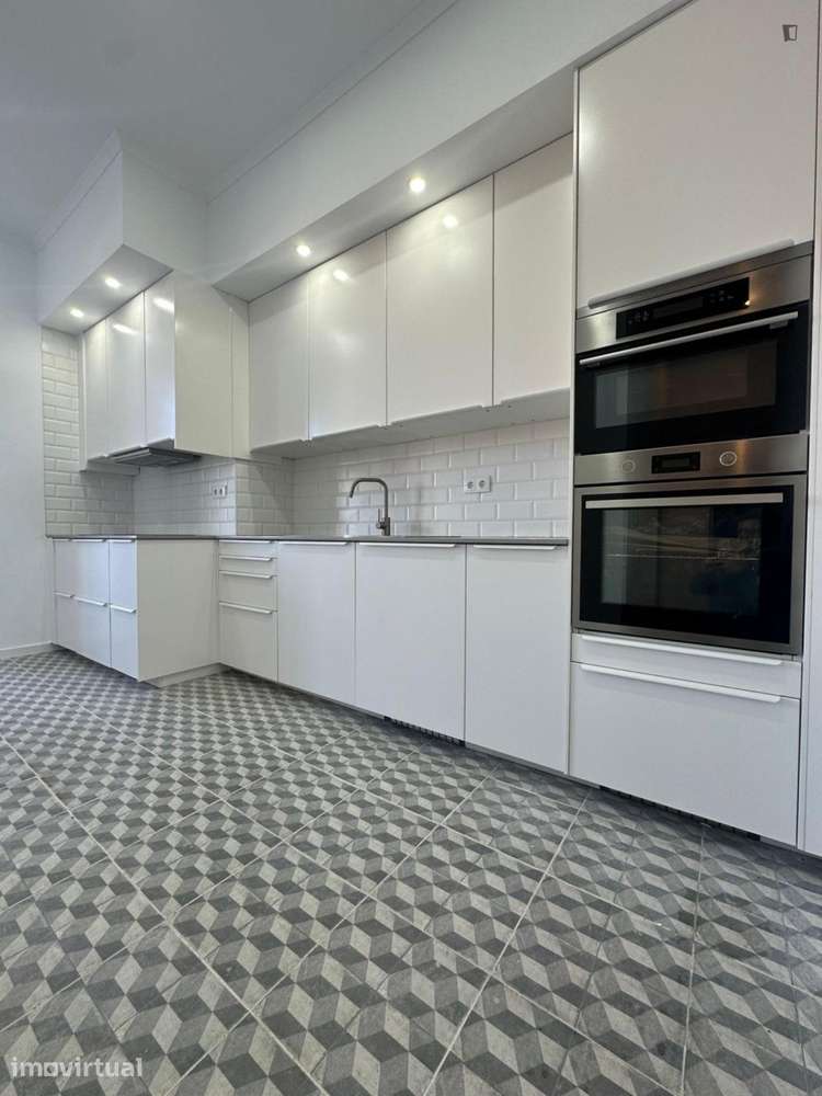 Quarto - localizado em São Sebastião Lisbon - Grande imagem: 5/13