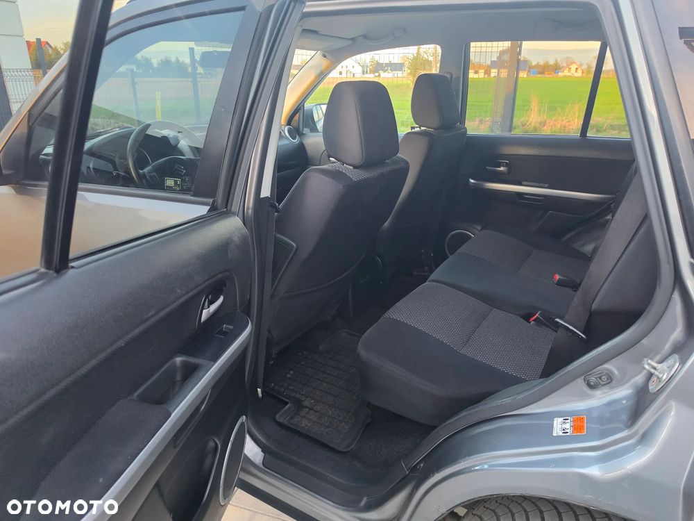 Suzuki Grand Vitara 2.0 - 22