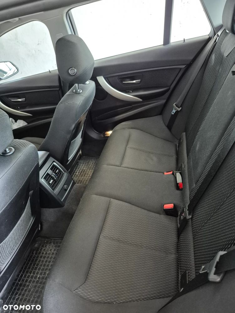 BMW Seria 3 318d - 11