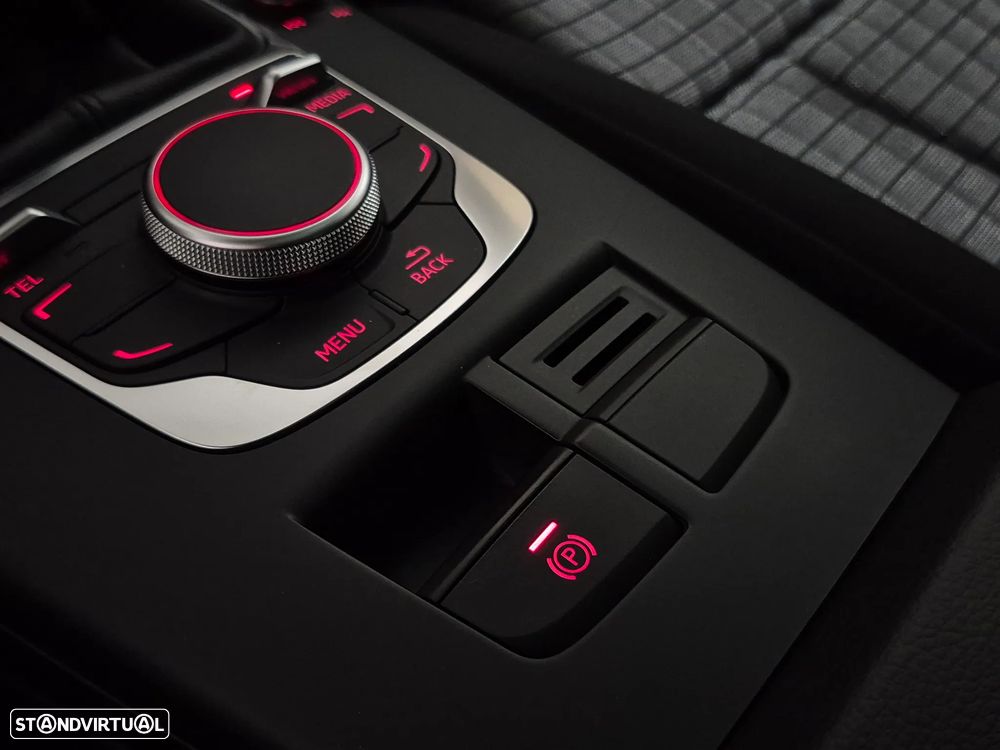 Audi A3 Sportback 1.6 TDI Attraction Special Edition - 23