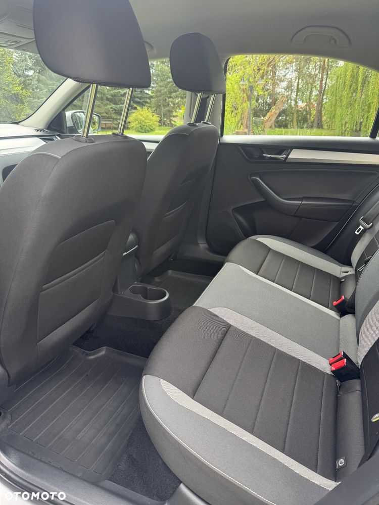 Skoda RAPID - 12