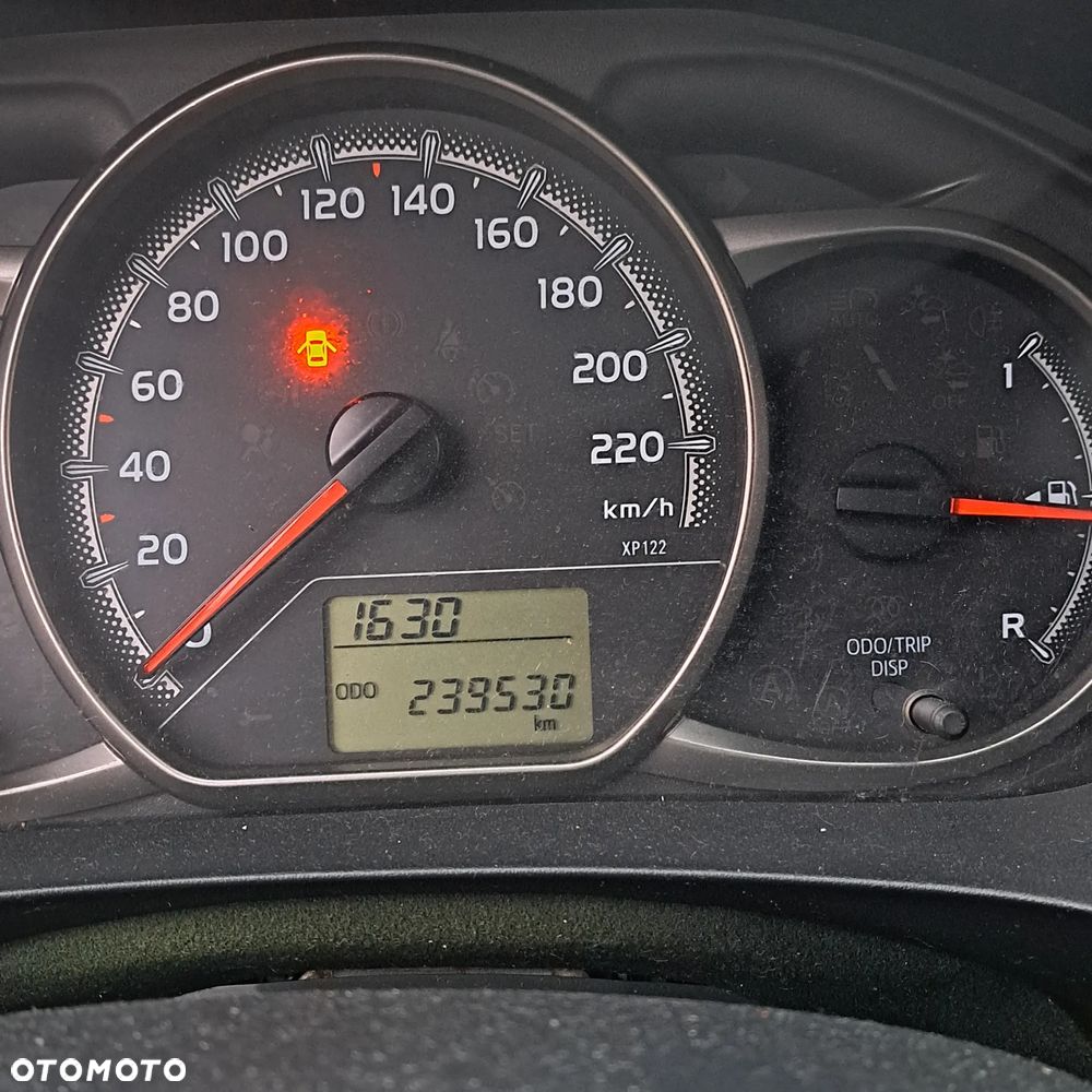 Toyota Yaris 1.4 D-4D Active EU6 - 13