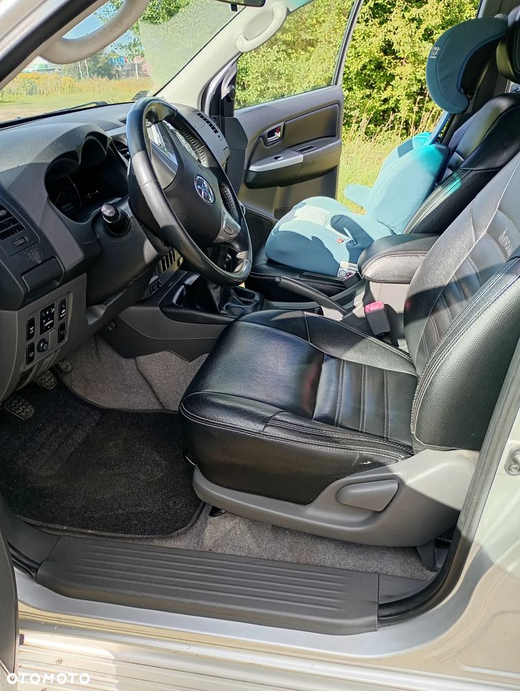 Toyota Hilux 2.5 D-4D DLX - 11
