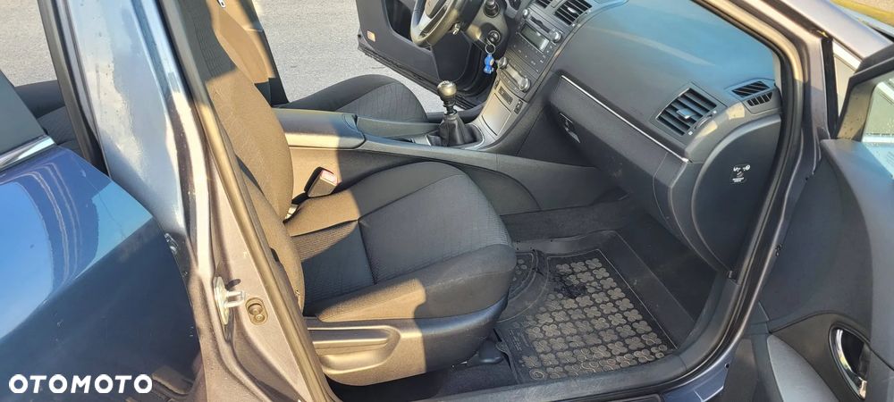 Toyota Avensis 1.8 Sol - 9