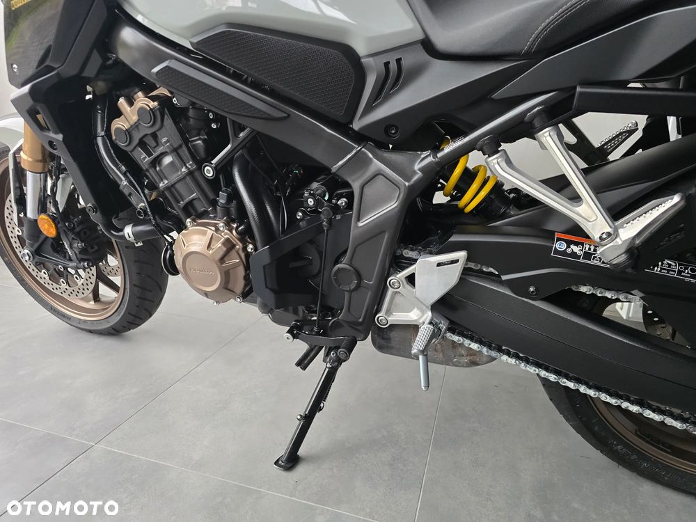 Honda CB - 23