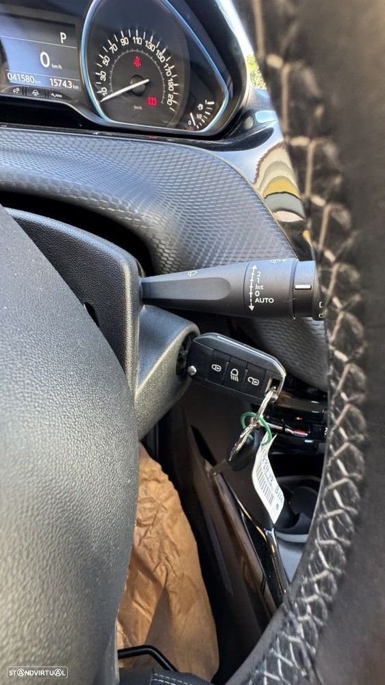 Peugeot 2008 1.2 PureTech Allure EAT6 - 16