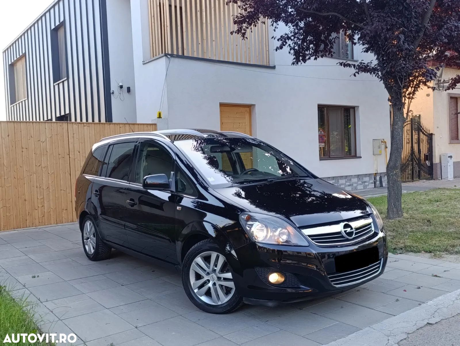 Opel Zafira - 1