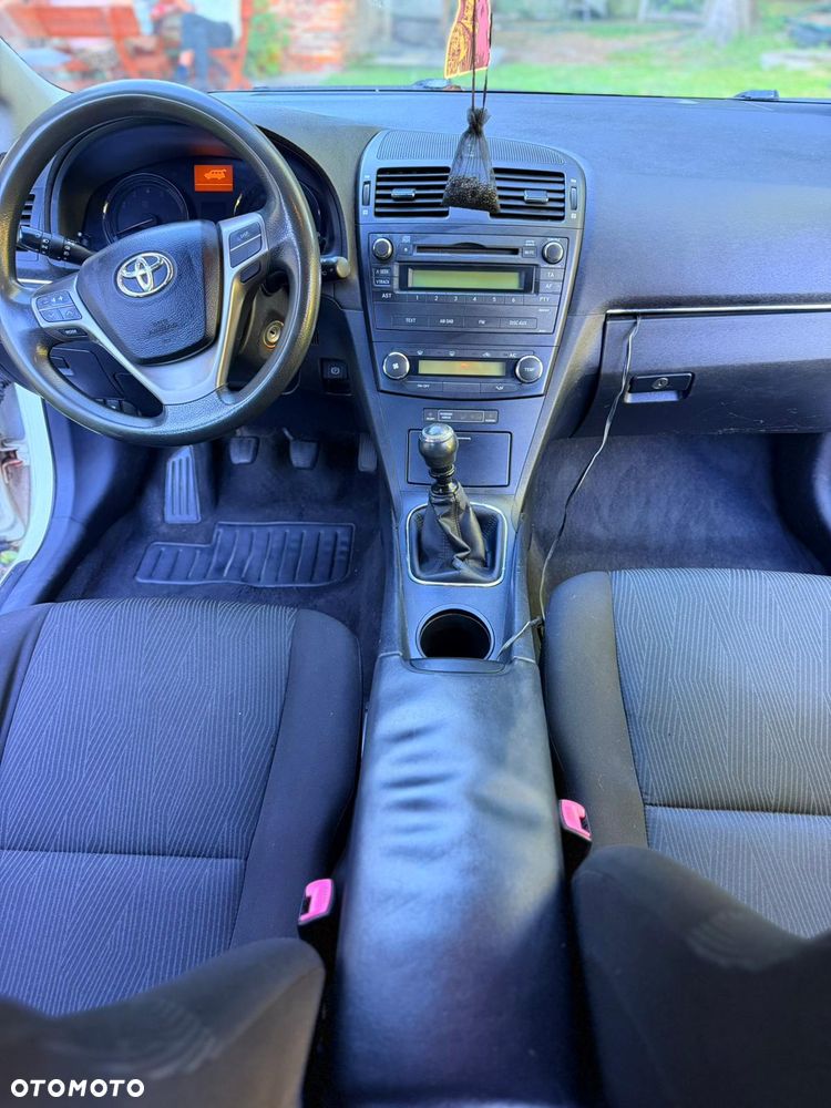 Toyota Avensis 1.6 Luna - 16