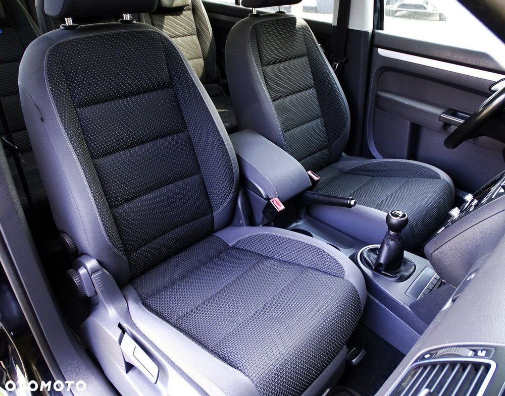 Volkswagen Touran - 17