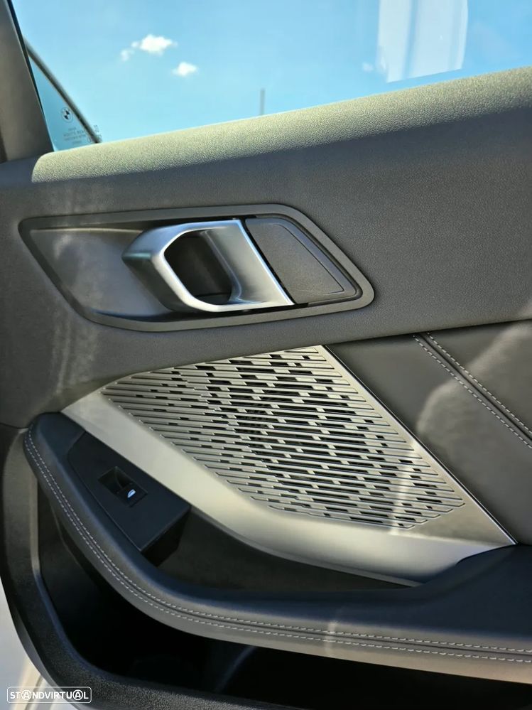 BMW 118 d Pack Desportivo M - 11