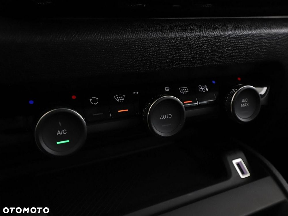 Citroën C4 PureTech 130 Stop&Start EAT8 FEEL PACK - 28