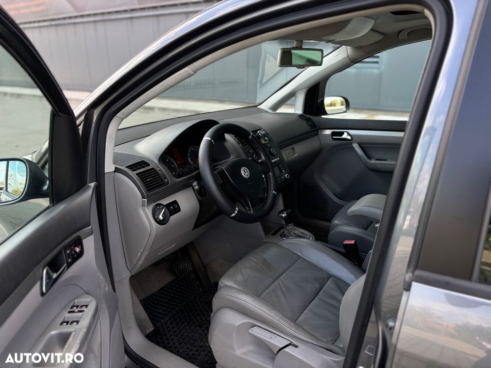 Volkswagen Touran - 4
