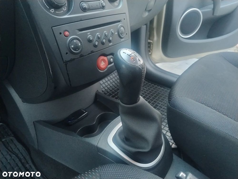 Renault Clio 1.2 16V Exception - 9