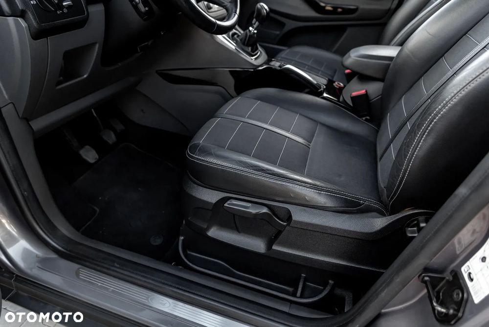 Ford Kuga 2.0 TDCi 2x4 Titanium - 18