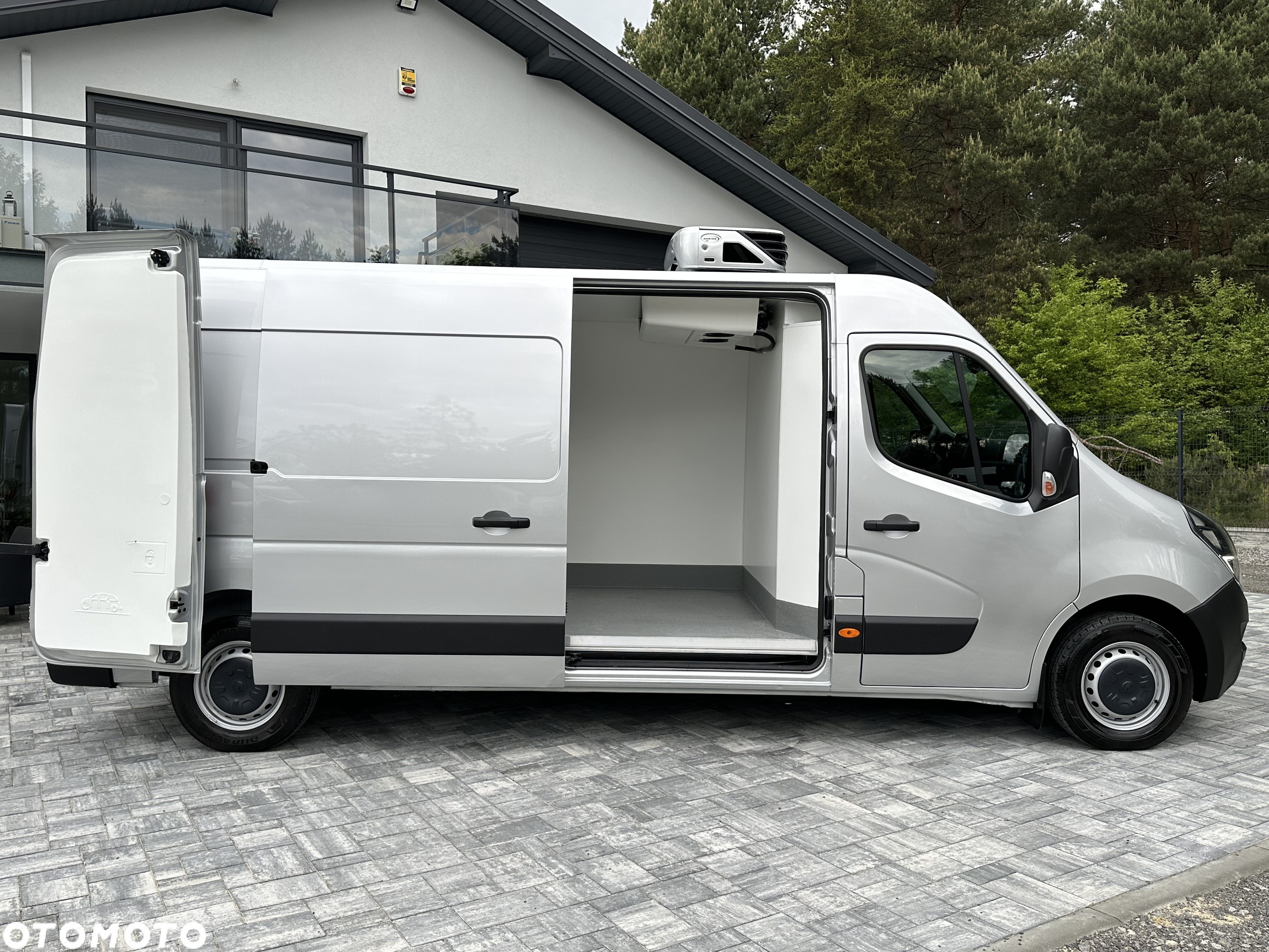 Renault Master L3H2 Chłodnia Carrier Xarios 350 / Zasilanie postojowe 230V / Bogata wersja wyposażenia / Lakier srebrny metalik / Salon PL / FV23% - 2
