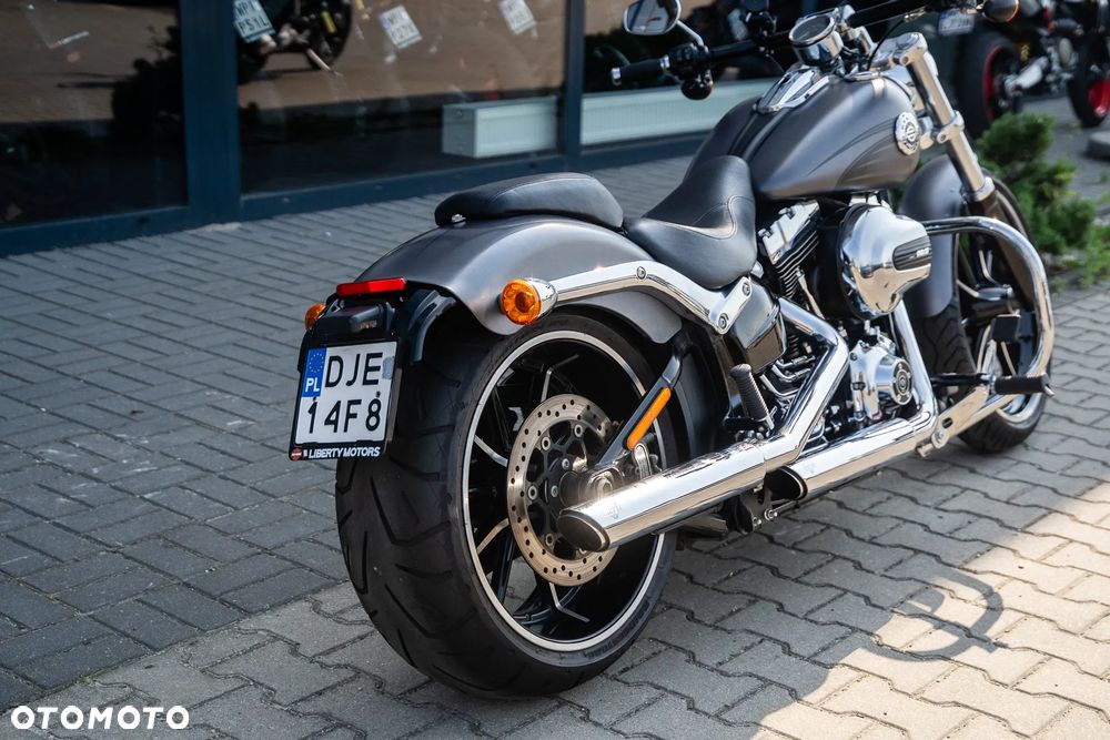 Harley-Davidson Softail Breakout - 5
