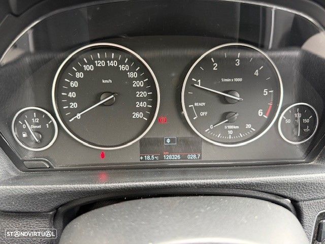 BMW 318 d Line Luxury — fotografia 11