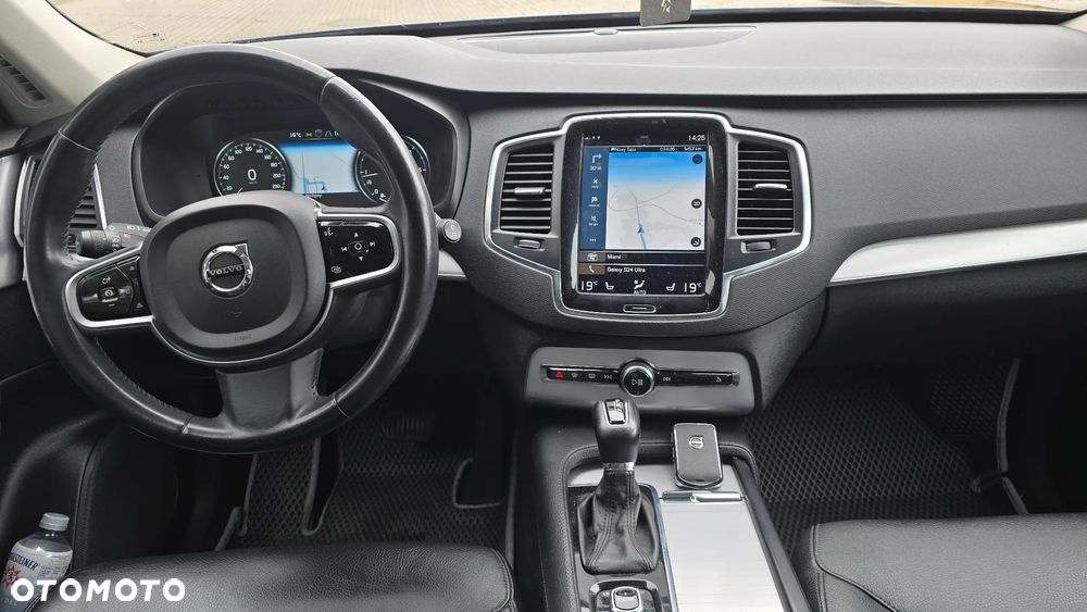 Volvo XC 90 D5 AWD Momentum - 25