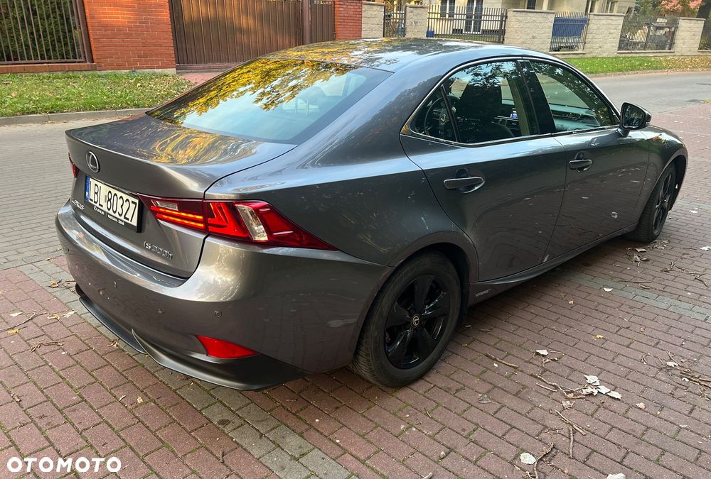 Lexus IS - 4