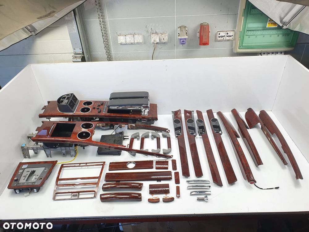 LG9R Volkswagen Phaeton 6.0 W12 2003 sedan nie long Środek Dekory komplet - 1