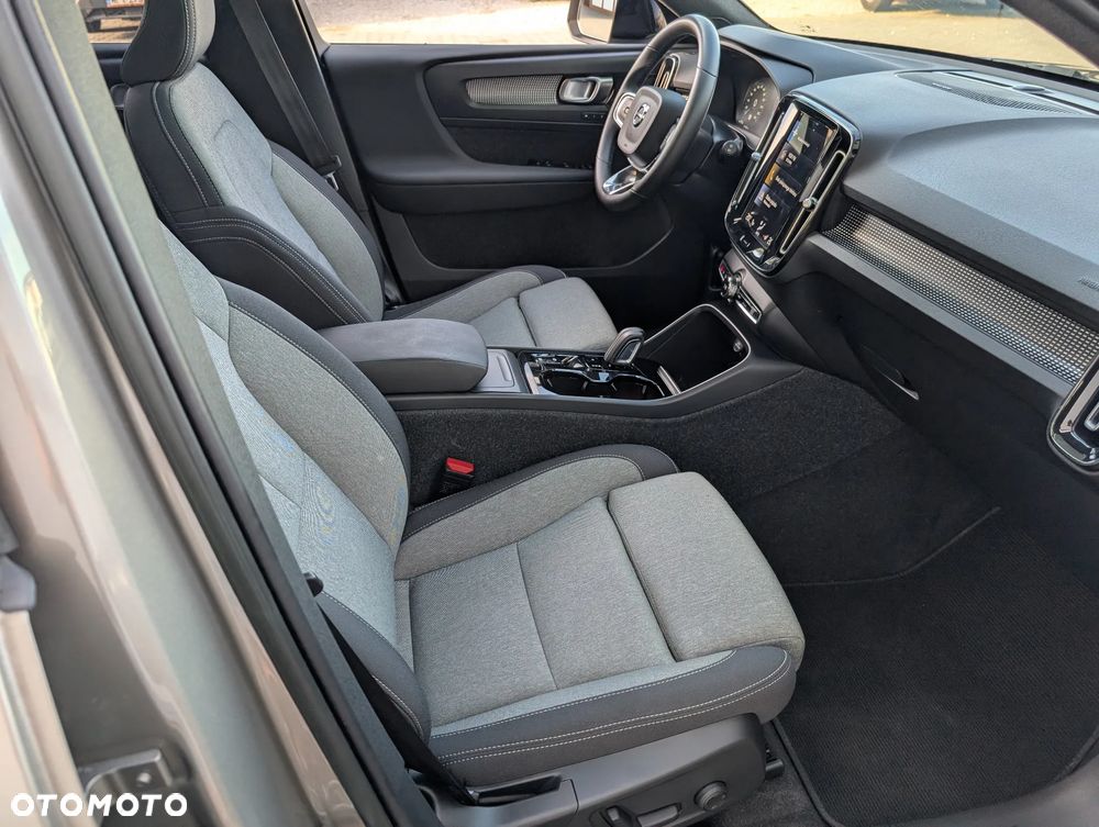 Volvo XC 40 B4 B AWD R-Design - 22