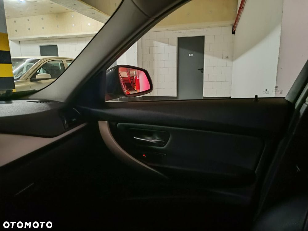 BMW Seria 3 318i - 16