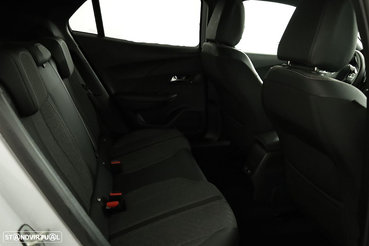 Peugeot 2008 1.2 PureTech Allure EAT8 - 22