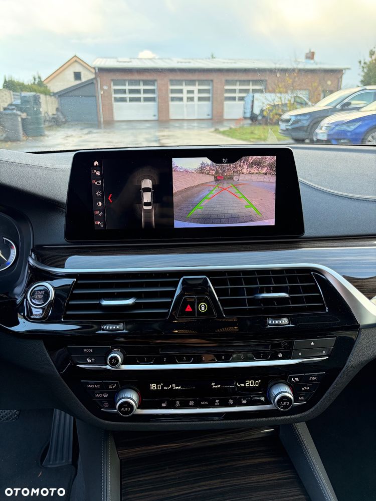 BMW Seria 5 530i GPF Luxury Line sport - 17